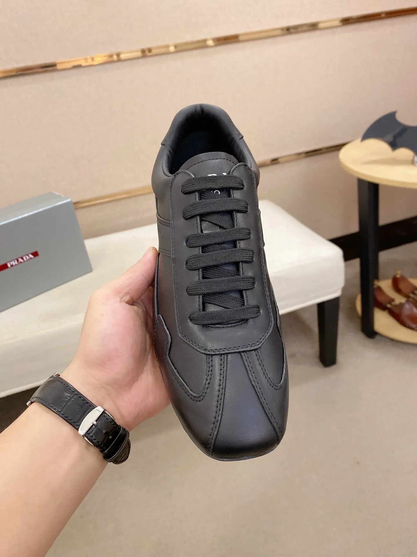 Men's shoes 💰 480💰 ✔️✔️✔️Top high version High-quality new PRADA (Prada) counters are launched at the same time. The new men's shoes and 😘fabrics are purely handmade in Niujing. Lining: Full cowhide lining. 👍🏿High-end☄️Open-molded non-slip rubber outsole, exquisite lines, simple and elegant, comfortable and high-end for leisure travel. Code number: 38-44. Can be customized45